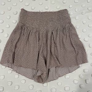 AERIE REAL GOOD SMOCKED
HIGH WAISTED SHORT